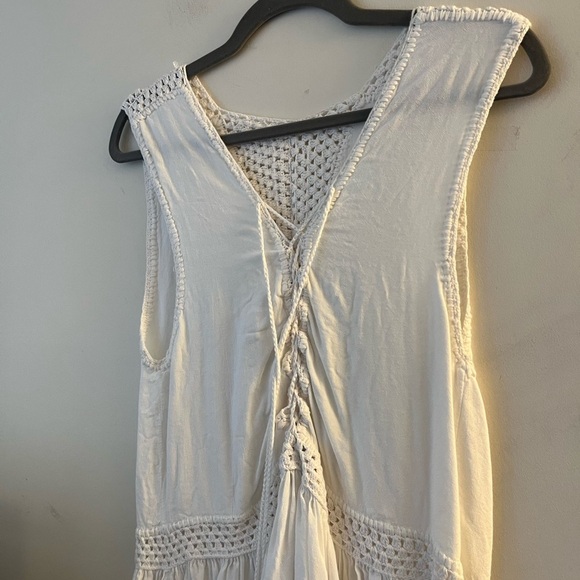 INDAH White Dress - Picture 9 of 15